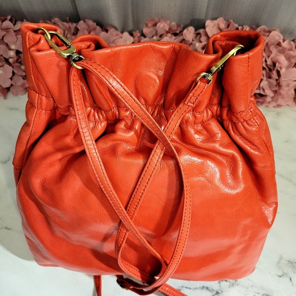 HOBO 'Prose' Orangish/Red Cinched Top Leather Crossbody & Shoulder Purse - Picture 2 of 11